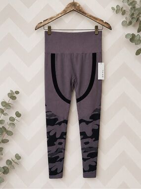 Koral Seamless High-Rise Leggings Camo Jacquard Purple Black Size M NWT
